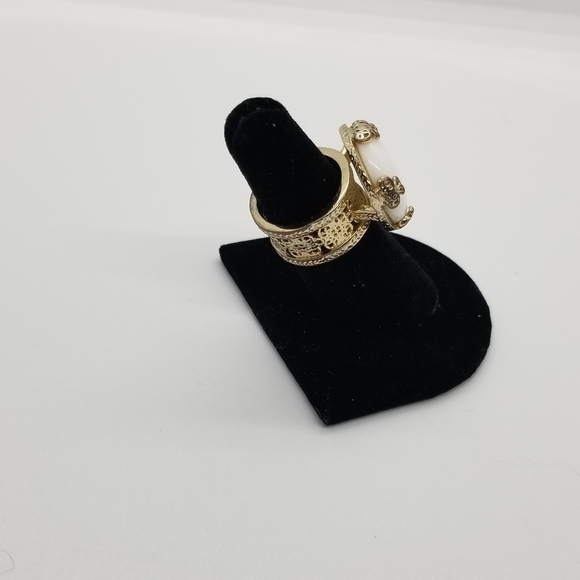 gold tone cocktail ring with white circular inset size 6 - Picture 2 of 5